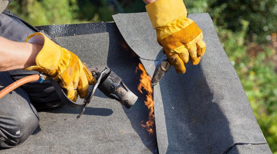 Professional gutter cleaning in Cardiff By The Sea, CA